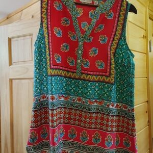 Ladies dress top size small never wore in great condition